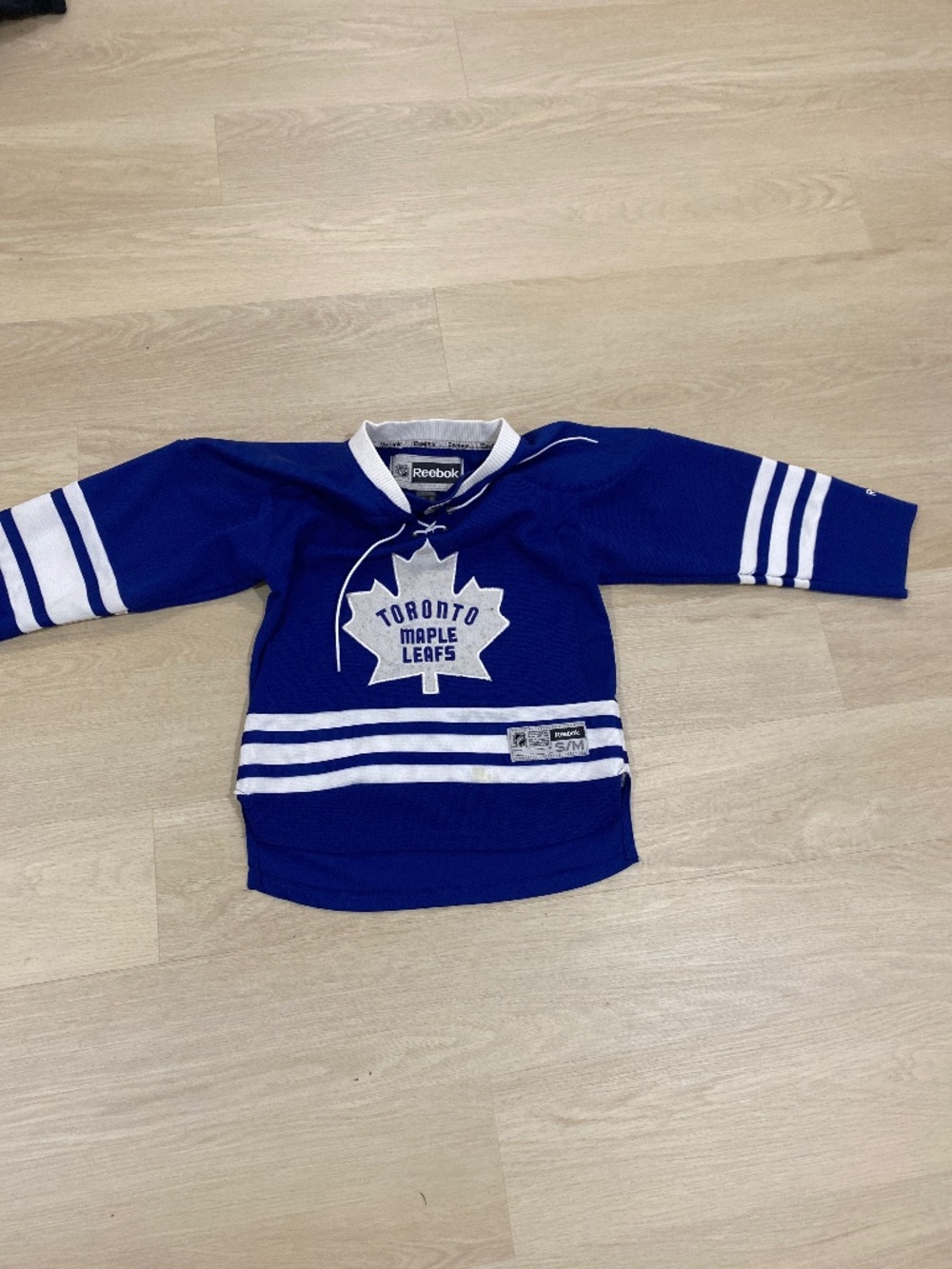 Reebok Toronto Maple Leafs NHL Youth Jersey Size S/M (7-10)